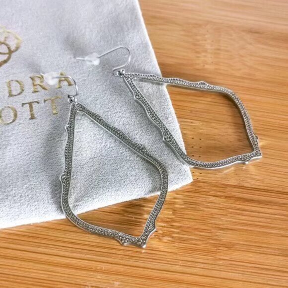 Kendra Scott Stud Earrings - Picture 1 of 3